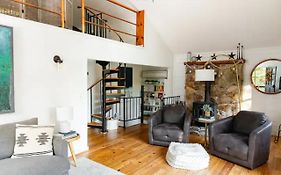 Hot Tub Charming & Chic Mountain Gem On Sleepy Creek